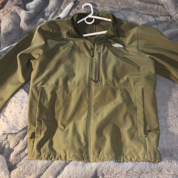 The North Face Men's Green Performance Jacket - Picture 4 of 5